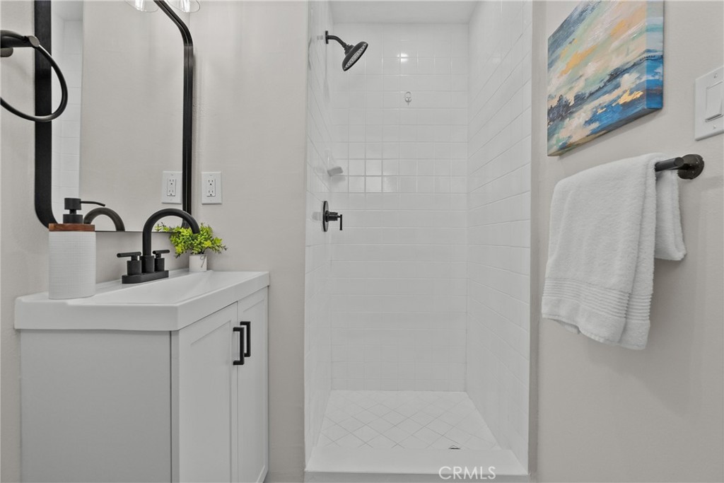 512 E Lingard Property Photo 24
