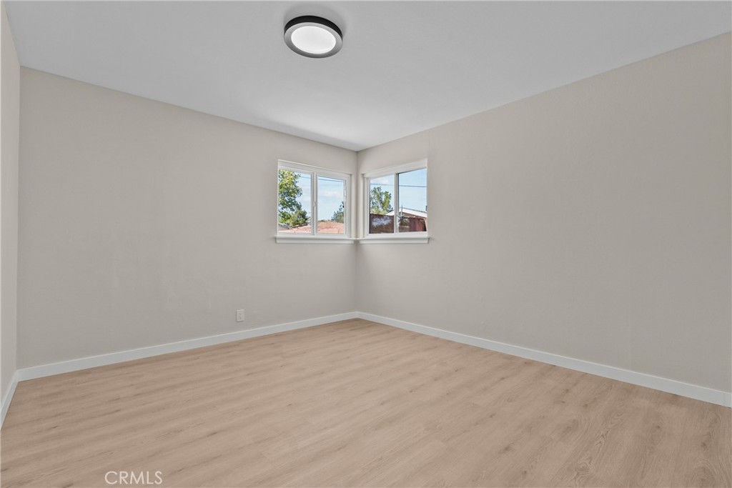 512 E Lingard Property Photo 28