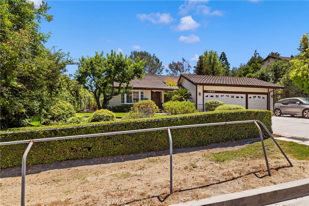 11934 Rexbon Property Photo 1