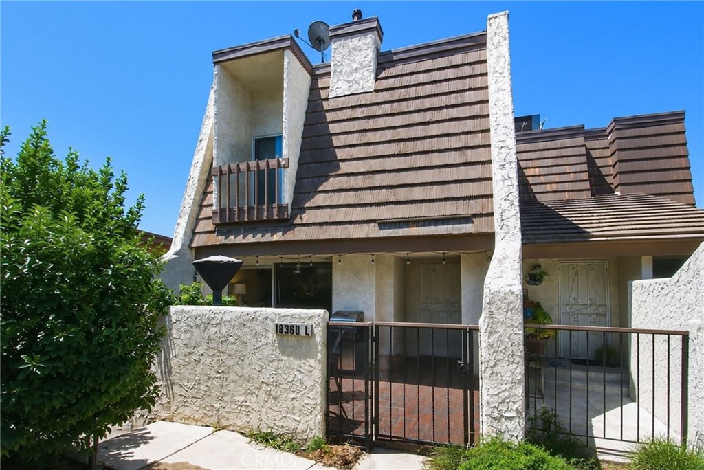 18360 Collins Street L Property Photo 5