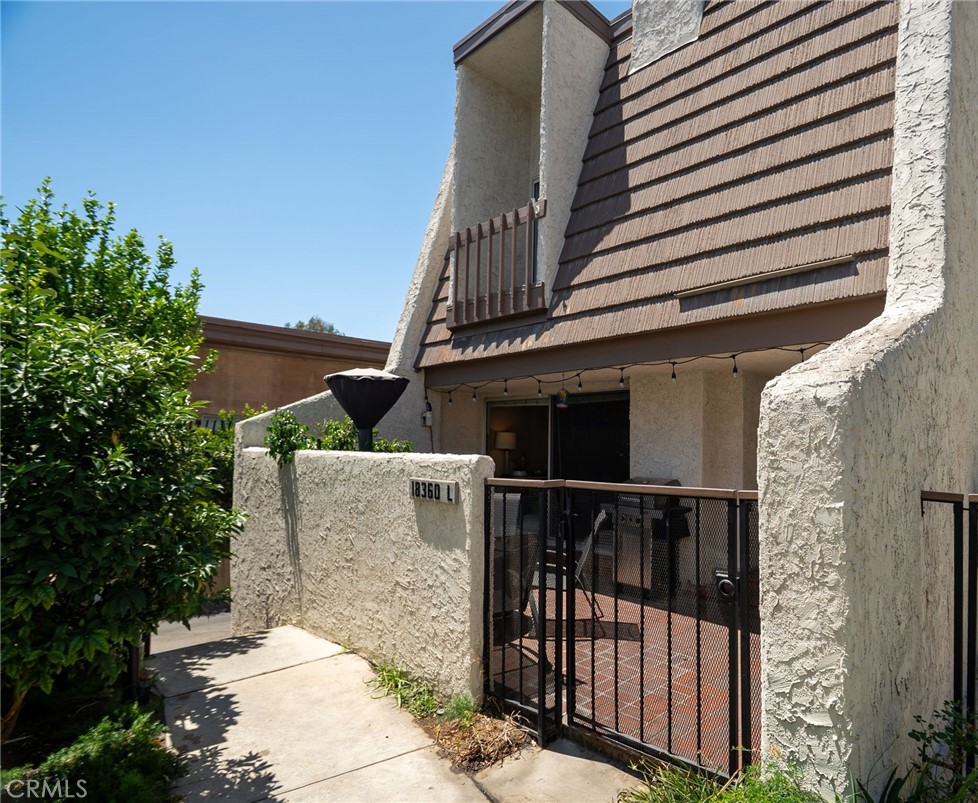 18360 Collins Street L Property Photo 6