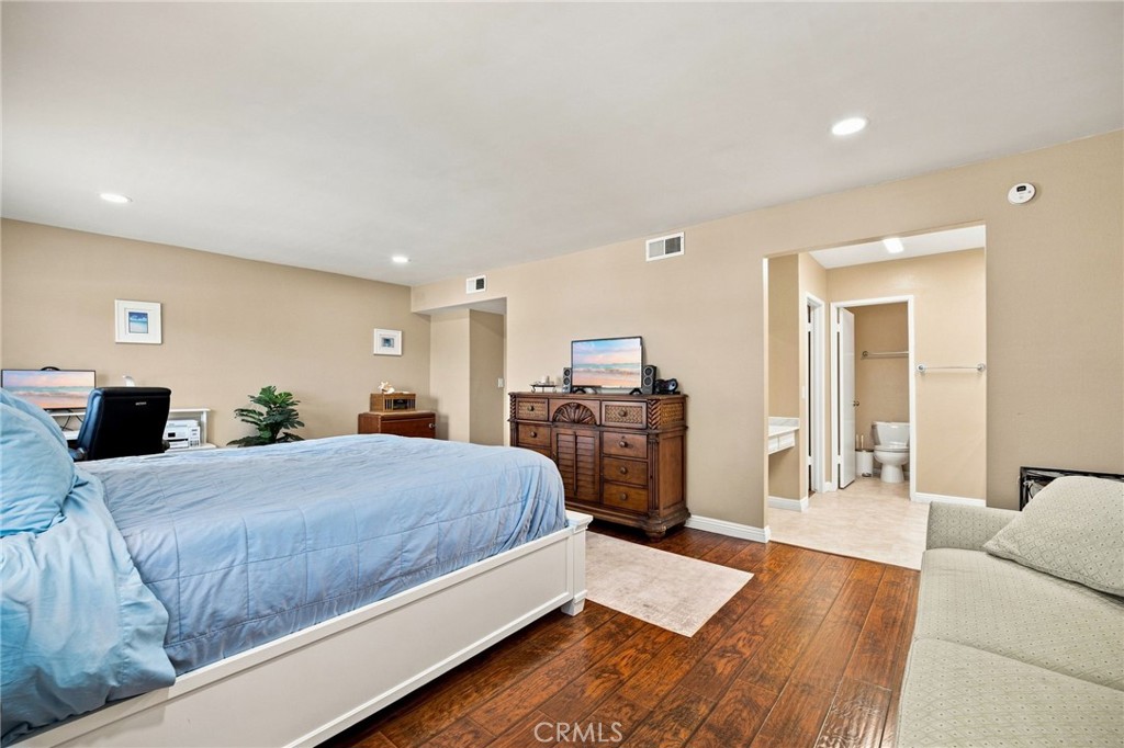 18360 Collins Street L Property Photo 22