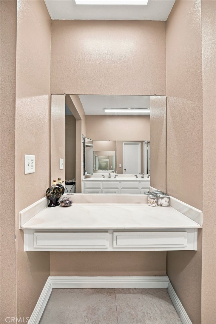 18360 Collins Street L Property Photo 25