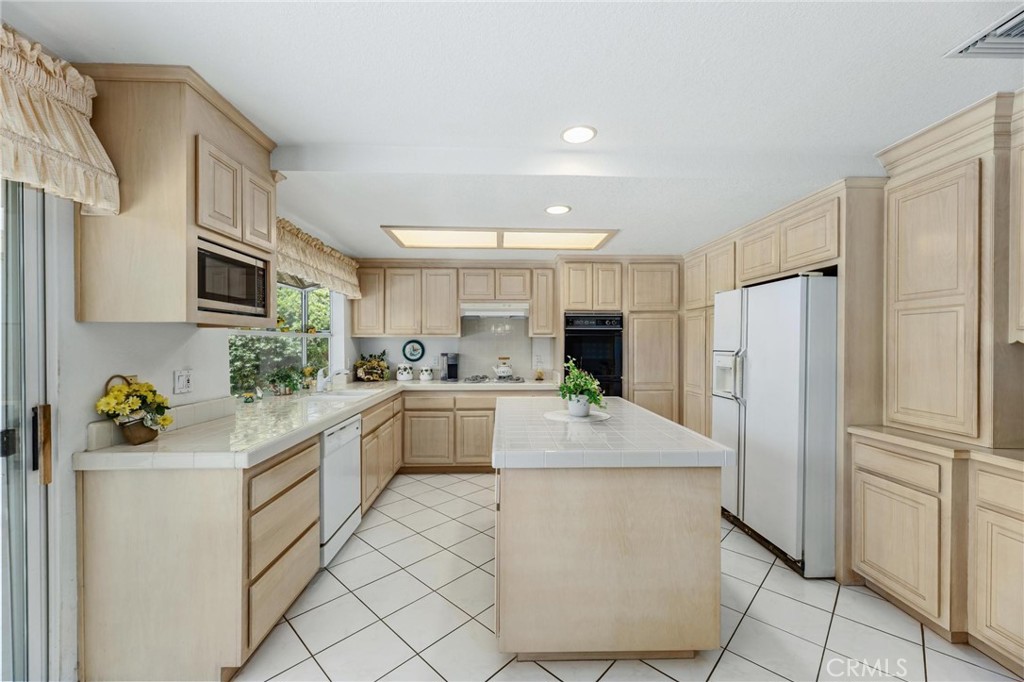 19138 Ludlow Street Property Photo 13