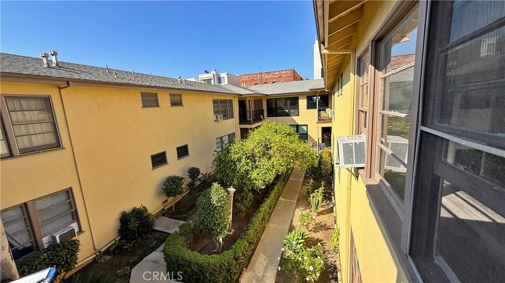 337 S Occidental Boulevard 12 Property Photo 2
