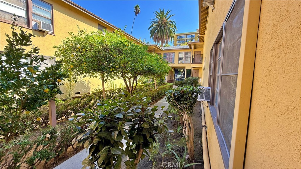 337 S Occidental Boulevard 12 Property Photo 3