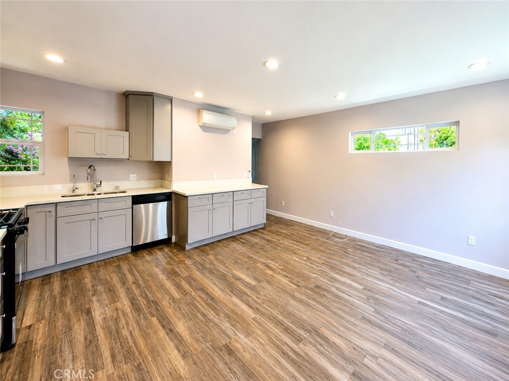 7645 Amestoy Property Photo 2
