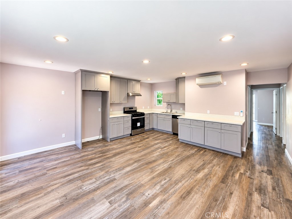 7645 Amestoy Property Photo 3