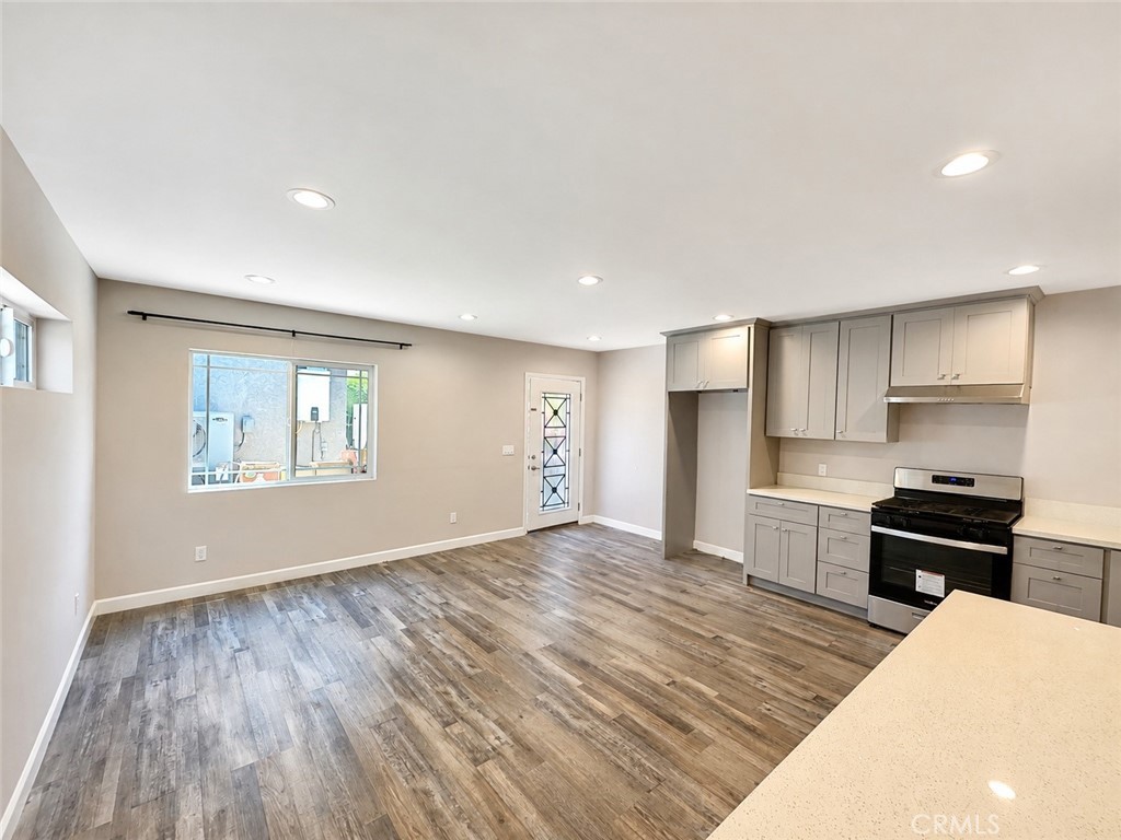 7645 Amestoy Property Photo 4