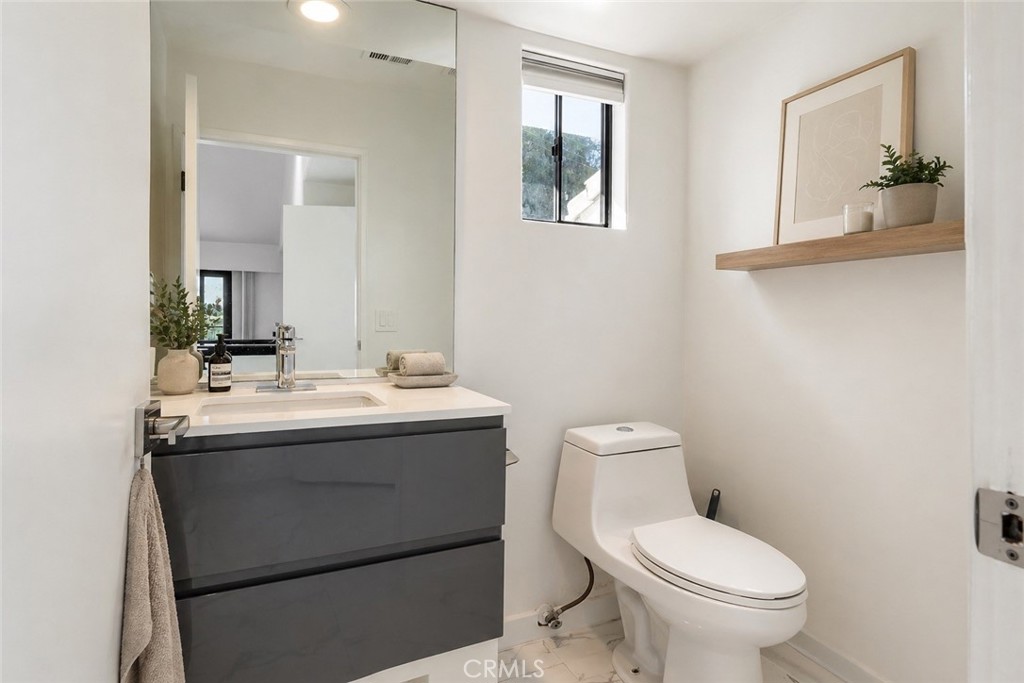 5226 Medina Road Property Photo 10
