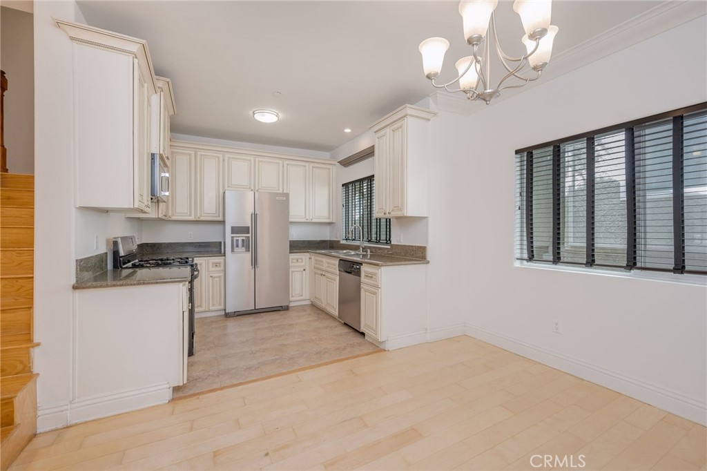 4325 Stern Avenue Property Photo 11