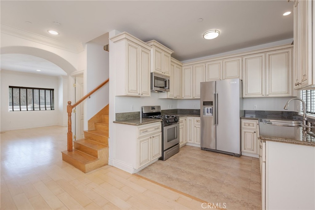 4325 Stern Avenue Property Photo 12