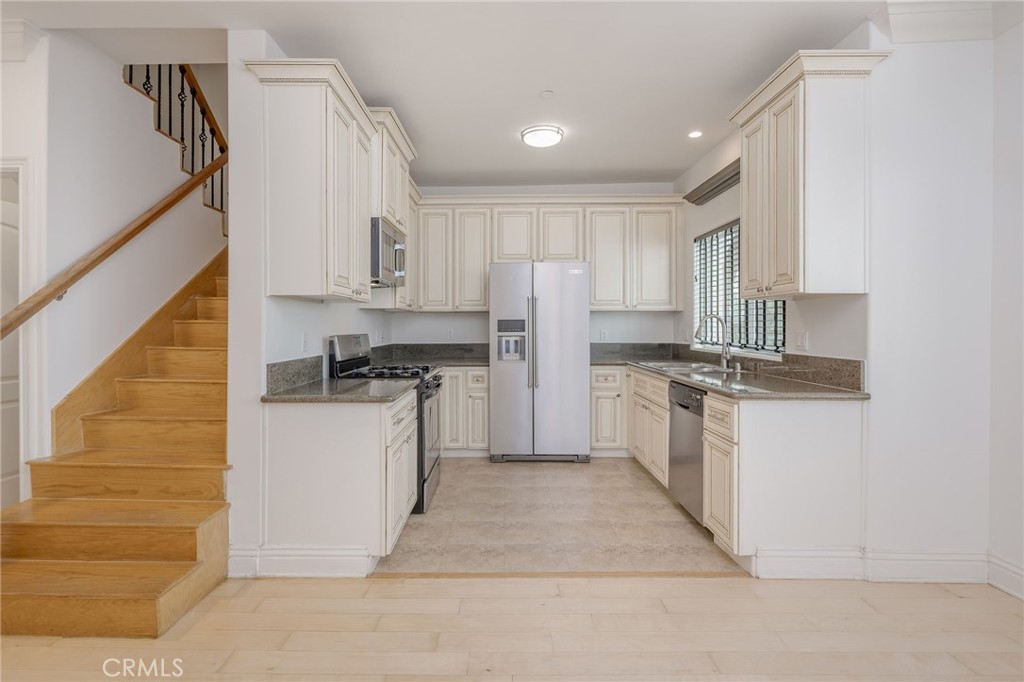 4325 Stern Avenue Property Photo 14