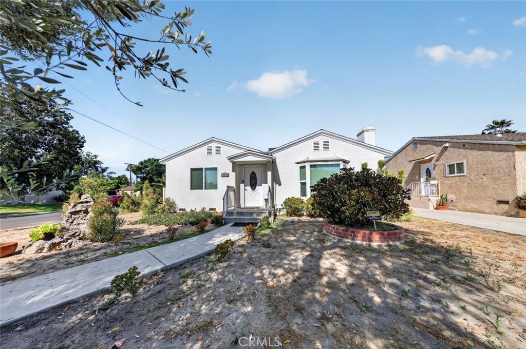 6101 Denny Avenue Property Photo 2