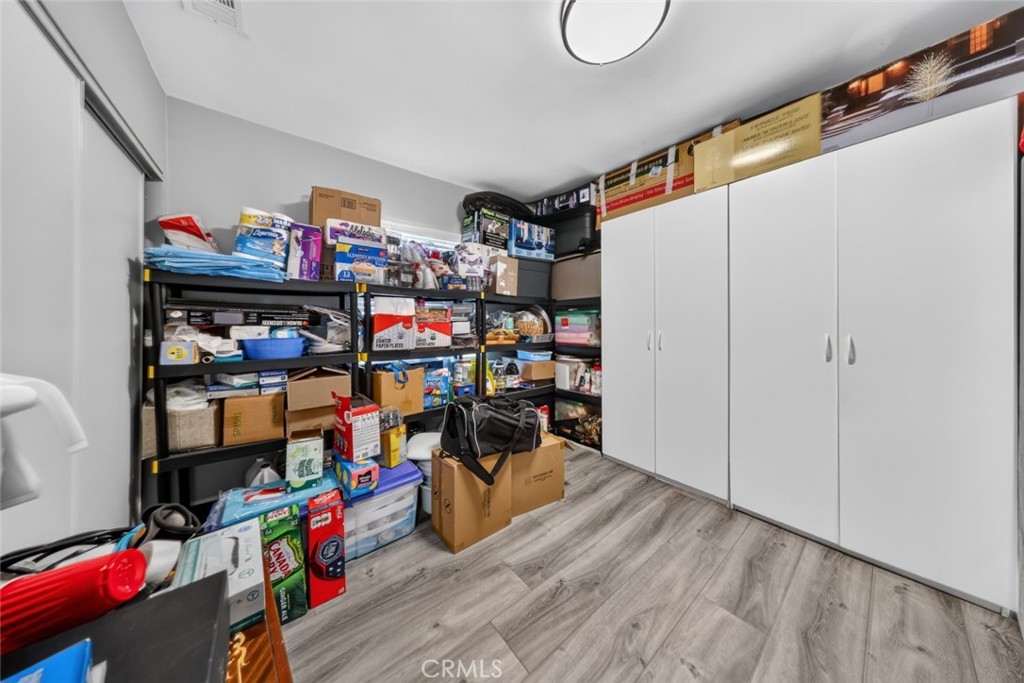 6101 Denny Avenue Property Photo 24