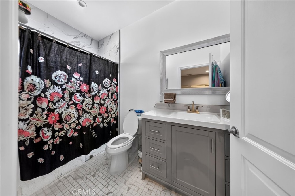 6101 Denny Avenue Property Photo 30