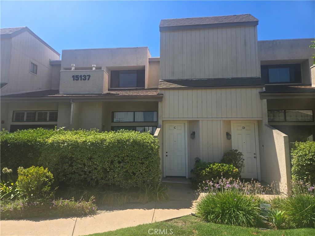 15137 Magnolia Boulevard C Property Photo 1