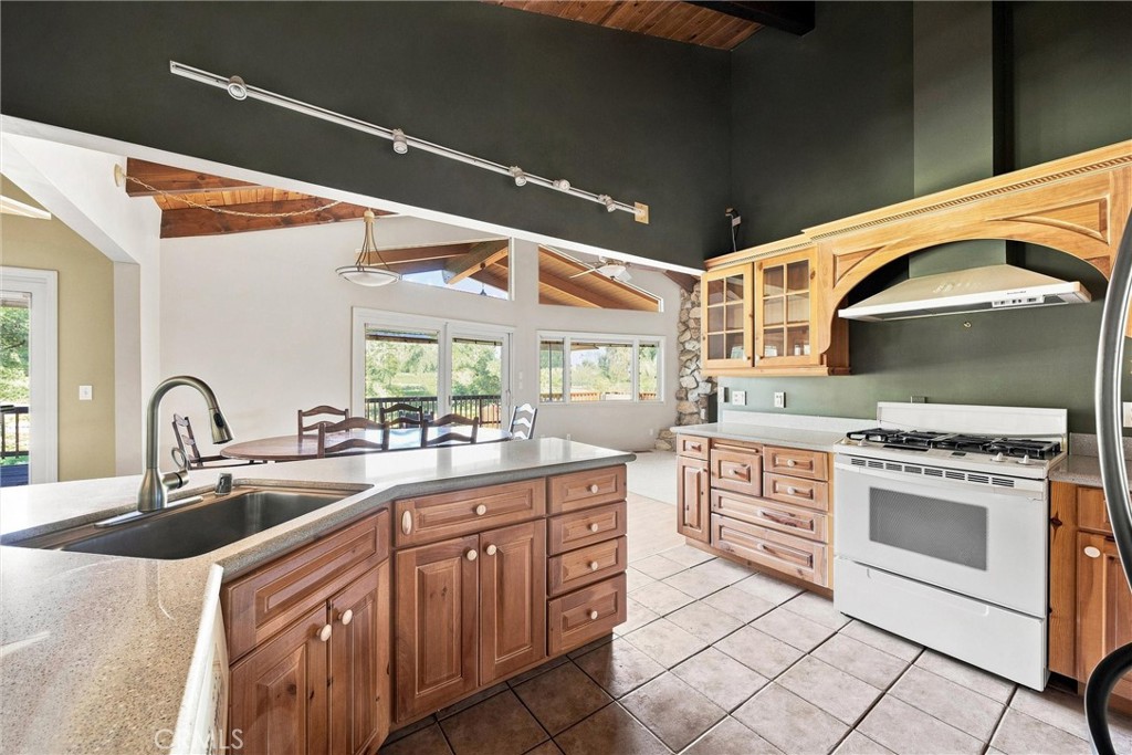 16316 Aleutian Drive Property Photo 11