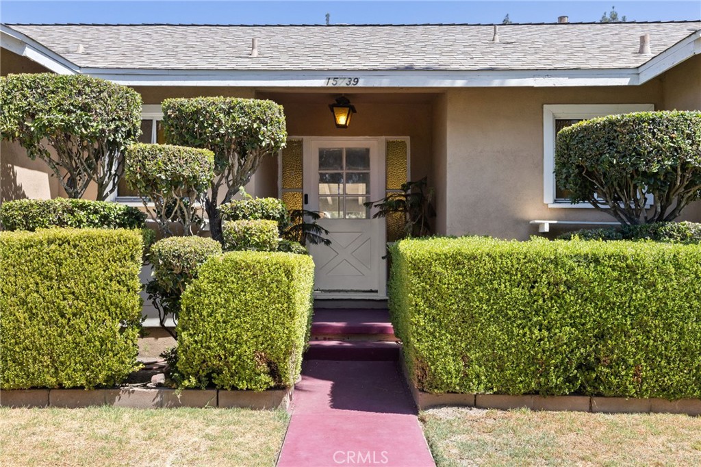 15739 Chatsworth Property Photo 6