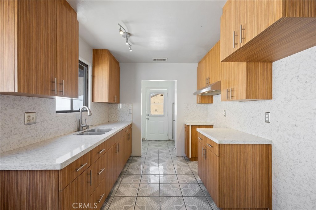 15739 Chatsworth Property Photo 13