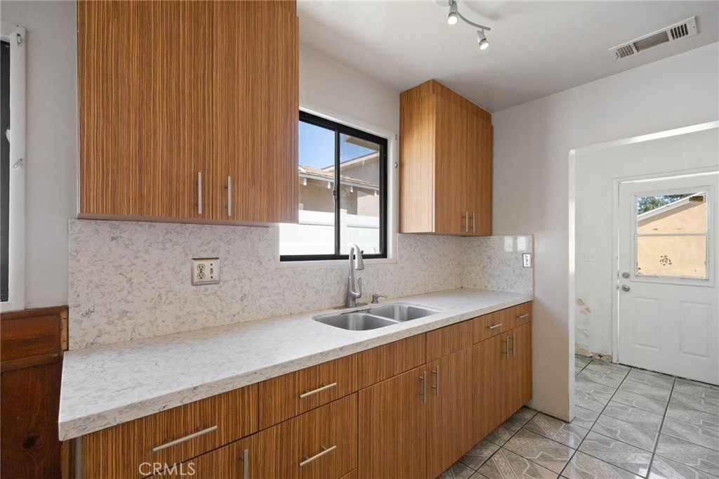 15739 Chatsworth Property Photo 14
