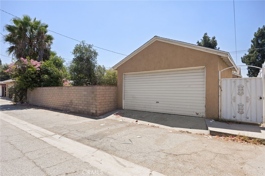 15739 Chatsworth Property Photo 31
