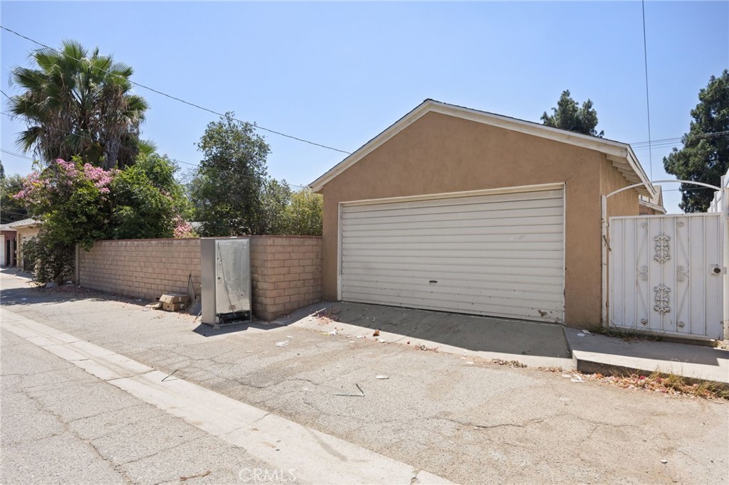 15739 Chatsworth Property Photo 32