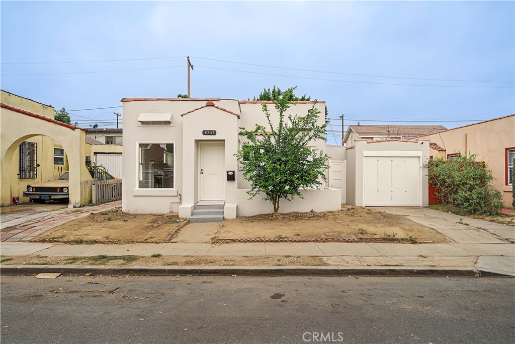 1061 N Minerva Property Photo 1