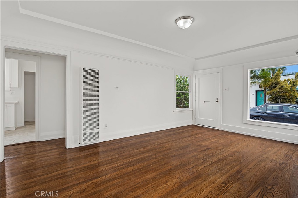 1061 N Minerva Property Photo 3