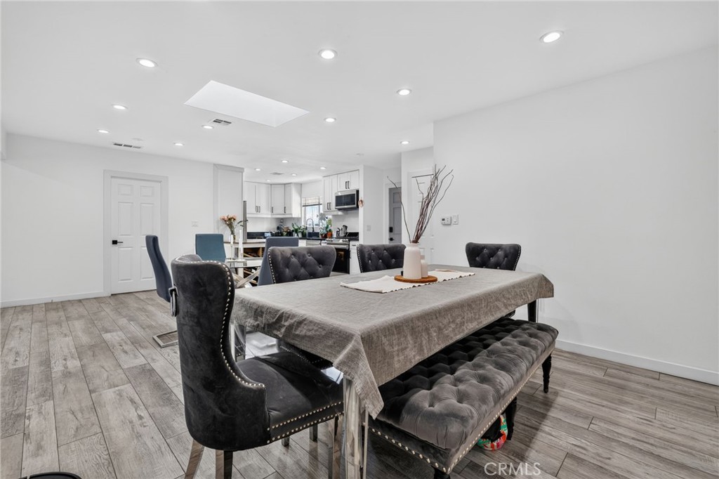 18952 Victory Boulevard Property Photo 9