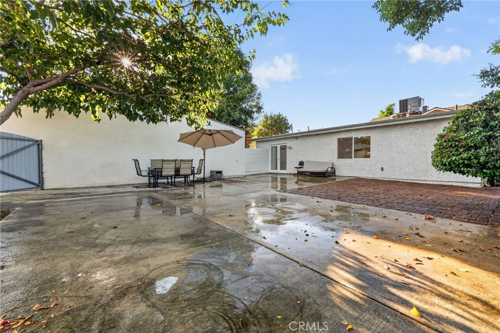 18952 Victory Boulevard Property Photo 30