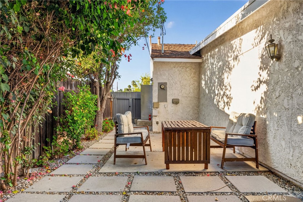 18952 Victory Boulevard Property Photo 33
