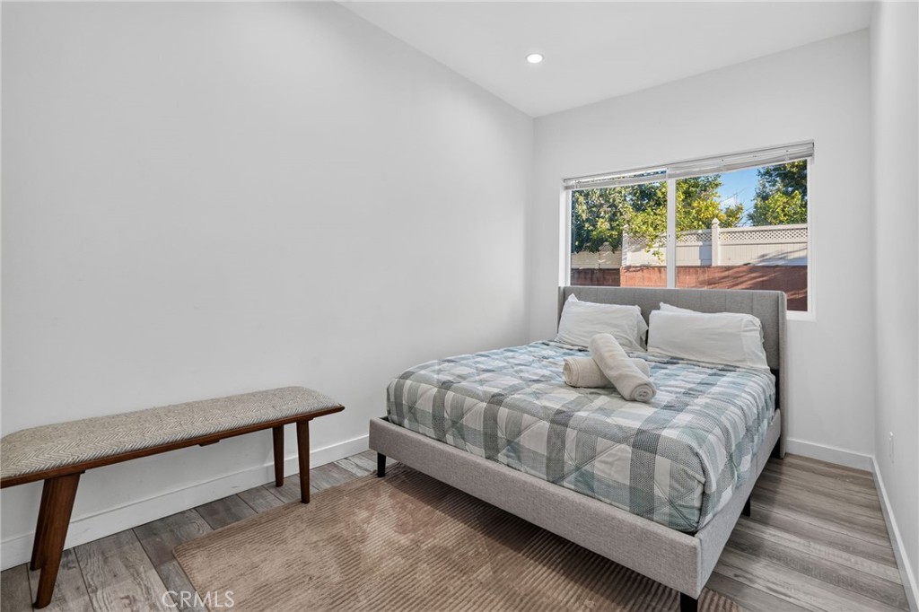 18952 Victory Boulevard Property Photo 44