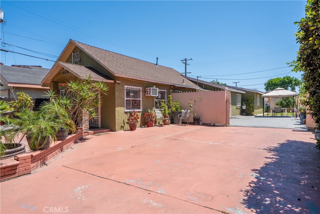 15116 S Lime Avenue Property Photo 4