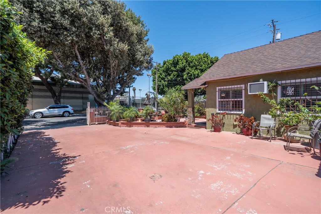 15116 S Lime Avenue Property Photo 7