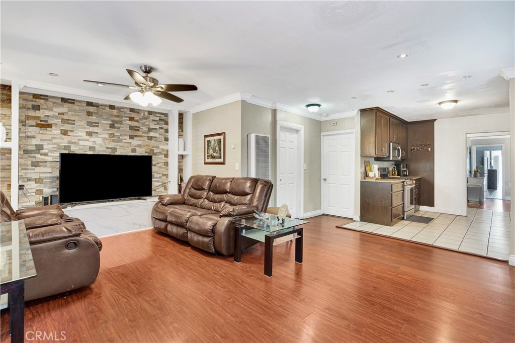 15116 S Lime Avenue Property Photo 8