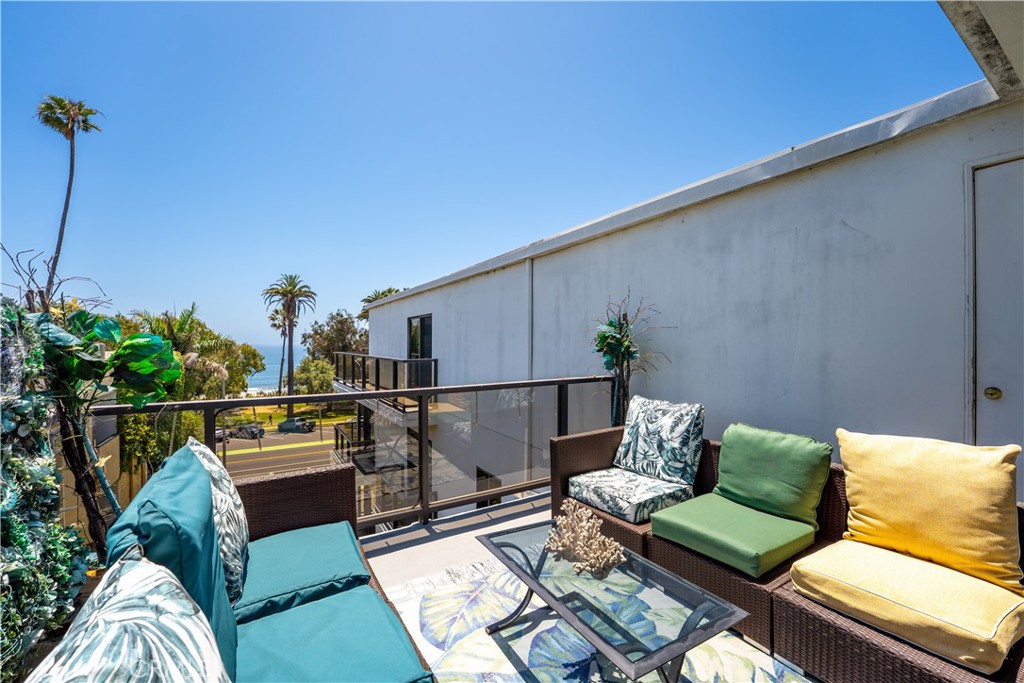 833 Ocean Avenue 304 Property Photo 10