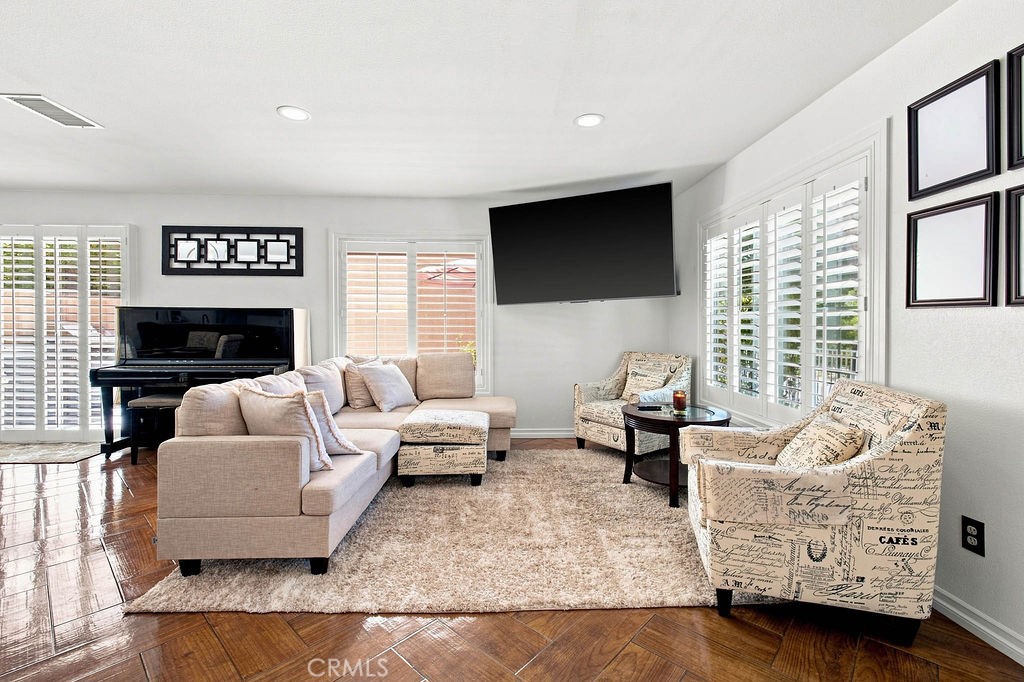 25114 Steinbeck Avenue B Property Photo 4