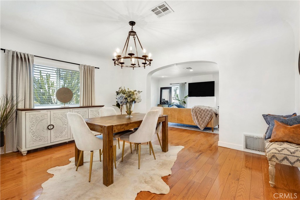 11441 Kittridge Street Property Photo 6