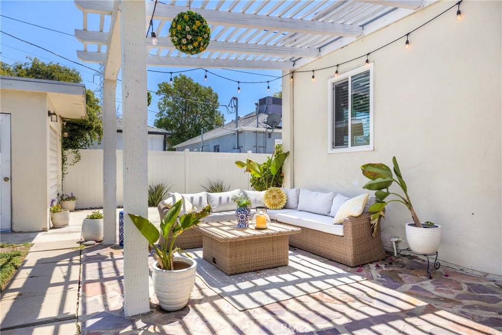 11441 Kittridge Street Property Photo 19