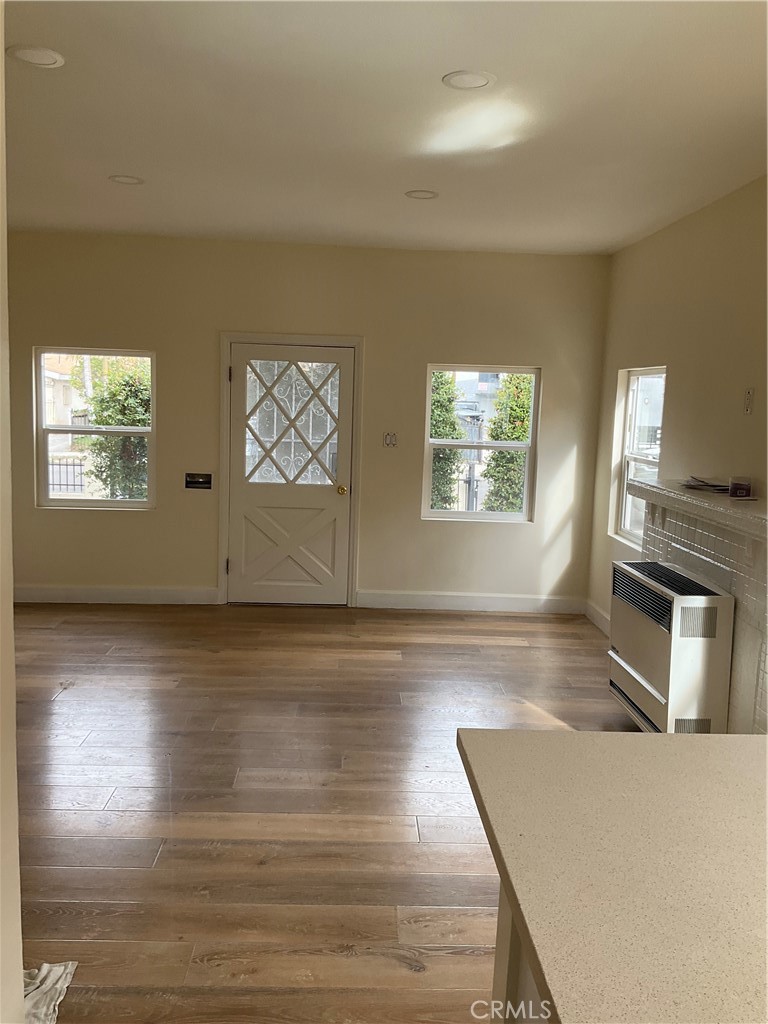 620 W 41st Property Photo 3