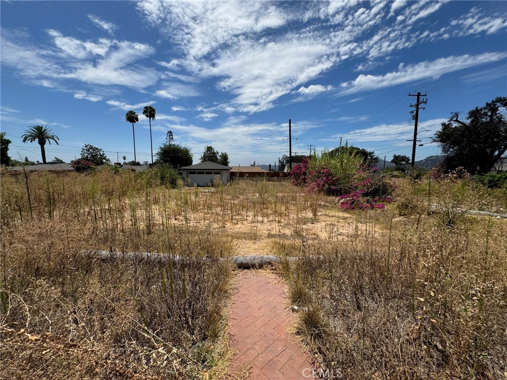 16 E Altadena Drive Property Photo 2