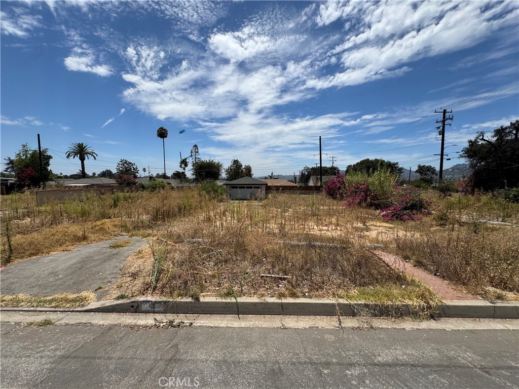 16 E Altadena Drive Property Photo 4
