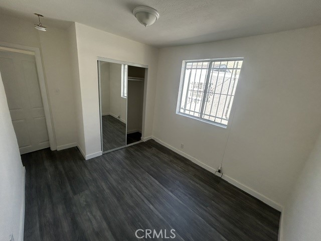 623 W 78th Property Photo 3