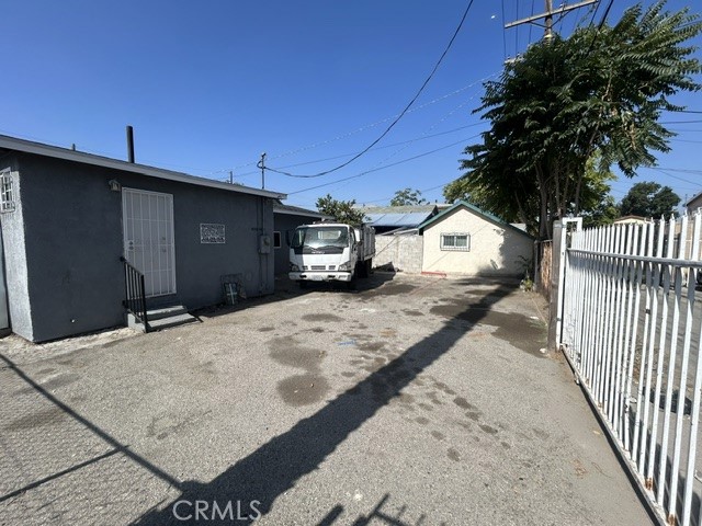 623 W 78th Property Photo 13