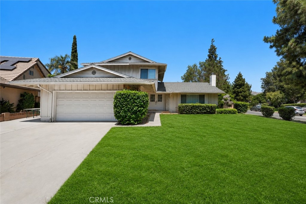 10811 Des Moines Property Photo 1