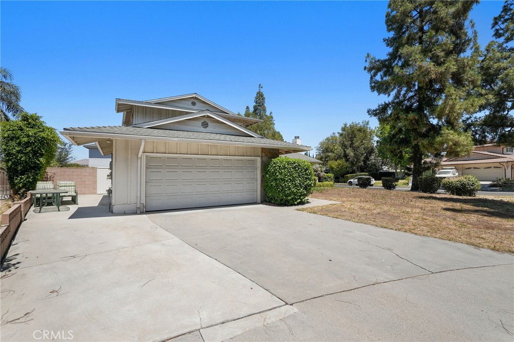 10811 Des Moines Property Photo 5