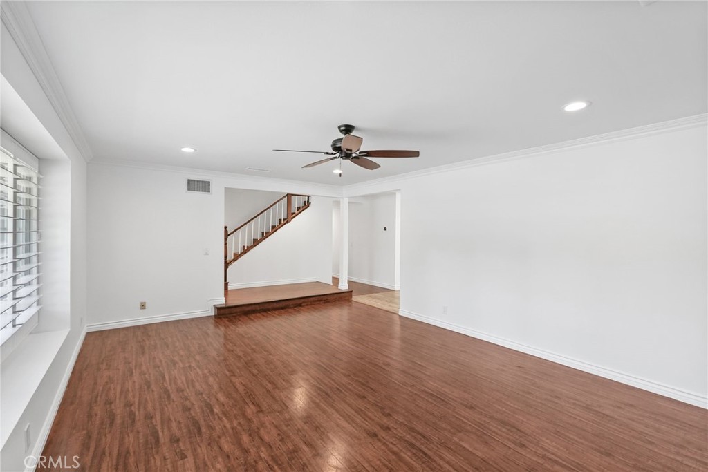 10811 Des Moines Property Photo 11
