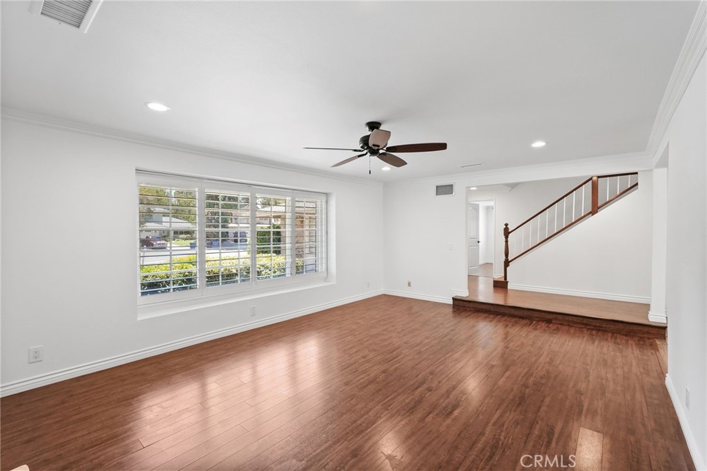 10811 Des Moines Property Photo 12