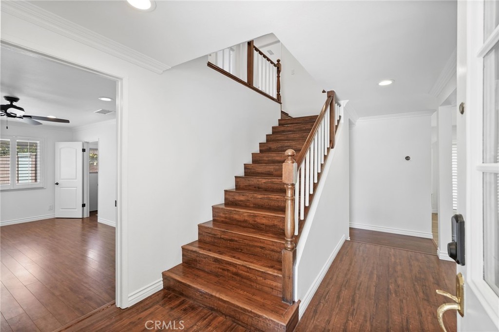 10811 Des Moines Property Photo 13